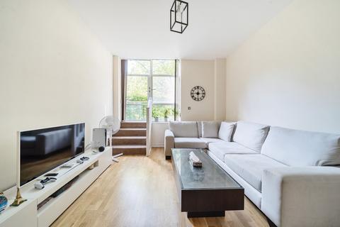 1 bedroom apartment for sale, Great West Road, Brentford, Middlesex