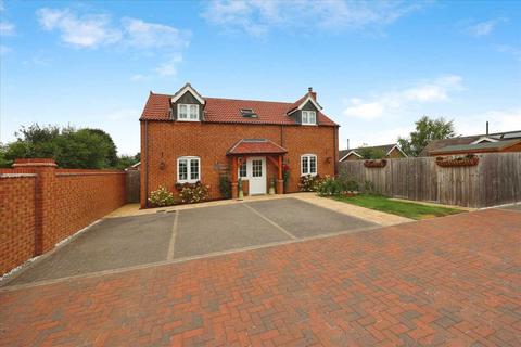 3 bedroom detached house for sale, Orchard Close, Dunston