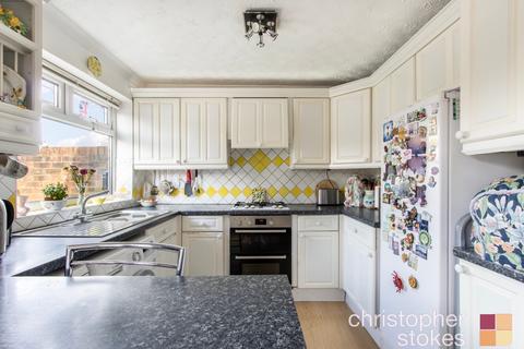 98 Raglan Avenue, Waltham Cross, EN8 8DJ