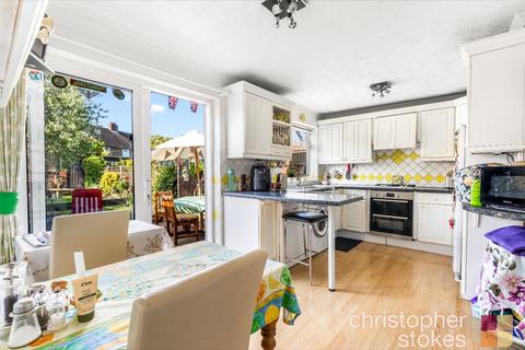 98 Raglan Avenue, Waltham Cross, EN8 8DJ