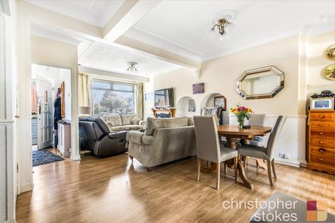 98 Raglan Avenue, Waltham Cross, EN8 8DJ