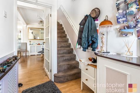 98 Raglan Avenue, Waltham Cross, EN8 8DJ