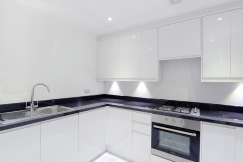 3 bedroom apartment to rent, London W8