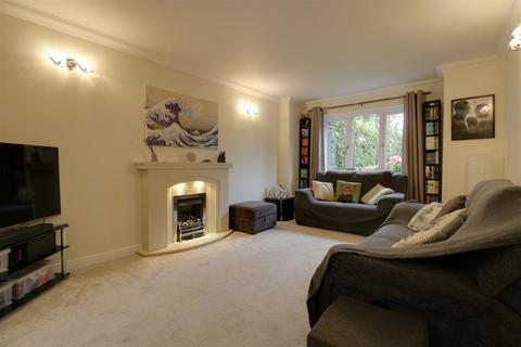 3 Byron Close, Rode Heath, Stoke-on-trent, ST7 3TS