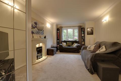 3 Byron Close, Rode Heath, Stoke-on-trent, ST7 3TS