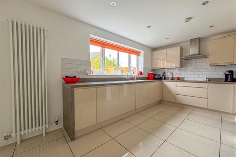 4 bedroom detached house for sale, Greendale Road, Nuneaton