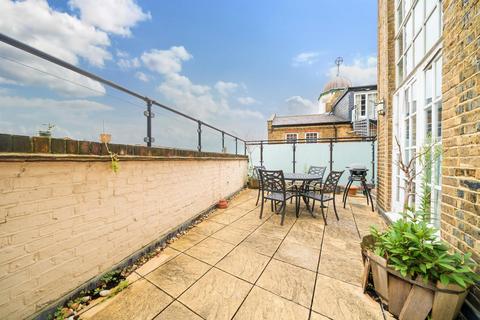 3 bedroom flat for sale, Standen Road, Southfields