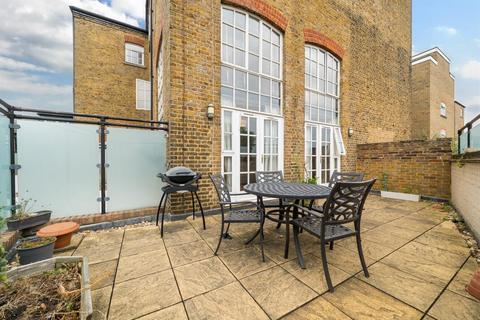 3 bedroom flat for sale, Standen Road, Southfields