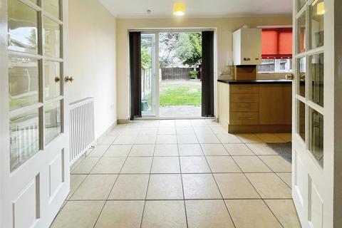 3 bedroom terraced house to rent, Fielding Avenue, Tilbury