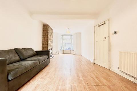 3 bedroom terraced house for sale, Claremont Road, London E17