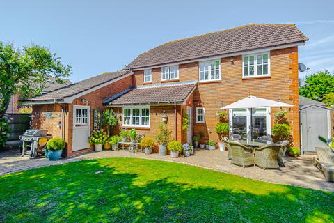 4 bedroom detached house for sale, Tamarisk, Benfleet, SS7