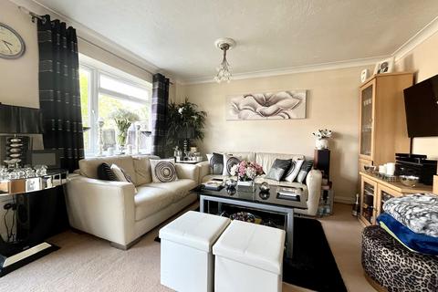 3 bedroom detached house for sale, Compton Crescent, Chessington, Surrey. KT9 2HB