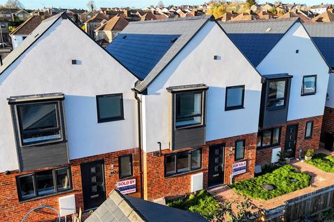 3 bedroom terraced house for sale, Blacksmith Way, Lydney GL15