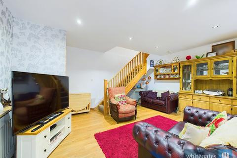 2 bedroom end of terrace house for sale, Toftshaw Lane, Bradford, West Yorkshire, BD4