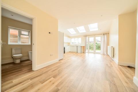 13 Deerbarn Road, Guildford, GU2 8AT