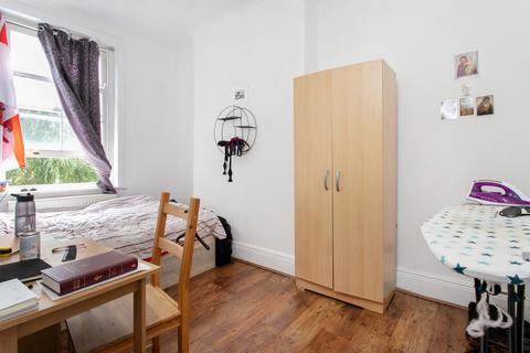 2 bedroom flat for sale, Pratt Street, London NW1