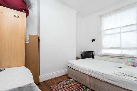 2 bedroom flat for sale, Pratt Street, London NW1