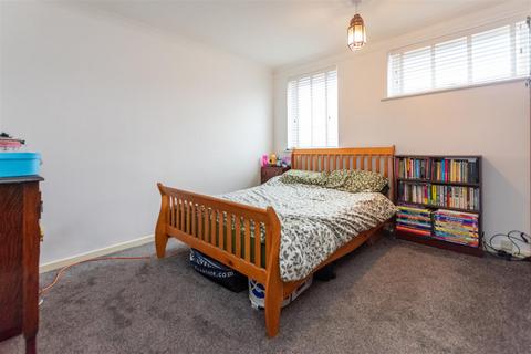 15 Thurlestone Drive, Nottingham, NG3 5SD