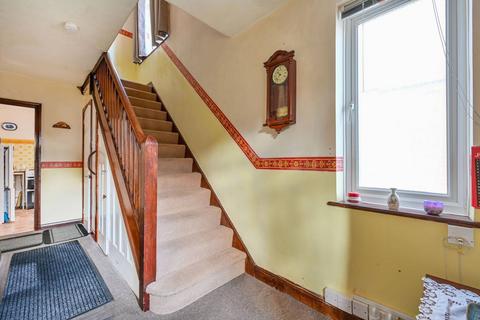 155 Worplesdon Road, Guildford, GU2 9XA