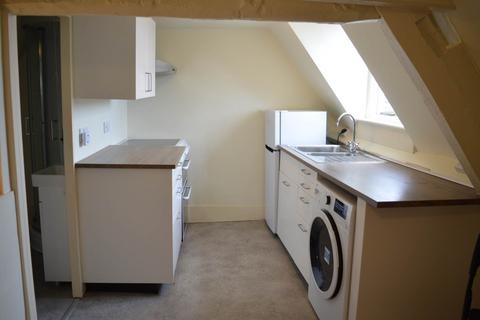 Studio to rent, High Street, Highworth