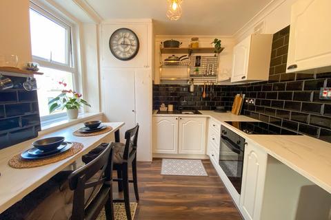 1 bedroom flat to rent, St. Annes Road, Torquay, TQ1 3NU