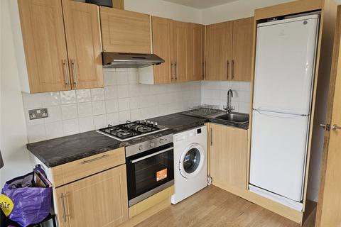 3 bedroom apartment to rent, Heyford Terrace, London SW8