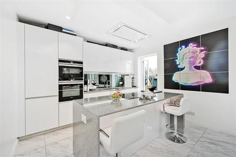 3 bedroom flat to rent, Queen's Gate, SW7