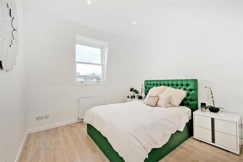 3 bedroom flat to rent, Queen's Gate, SW7