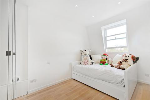 3 bedroom flat to rent, Queen's Gate, SW7