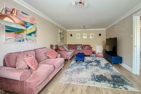 32 Bouvel Drive, Burnham-on-crouch, CM0 8TW