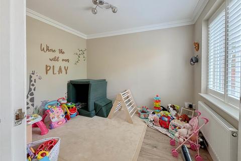 32 Bouvel Drive, Burnham-on-crouch, CM0 8TW