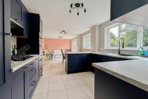 32 Bouvel Drive, Burnham-on-crouch, CM0 8TW