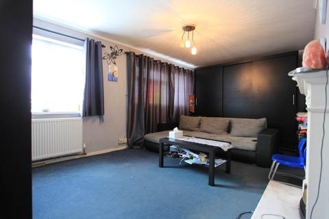 2 bedroom flat for sale, St Johns Close, Potters Bar