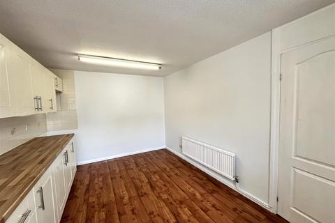 3 bedroom mews to rent, Ladysmith Road, Ashton-Under-Lyne OL6