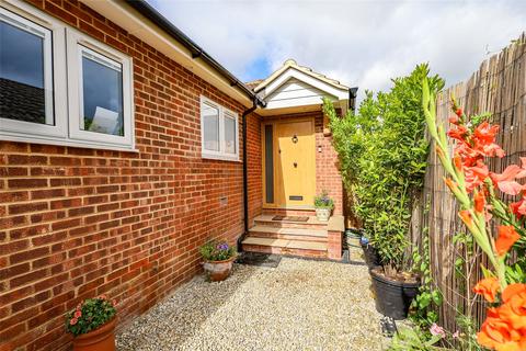 30 Greenfields, Liss, GU33 7EH