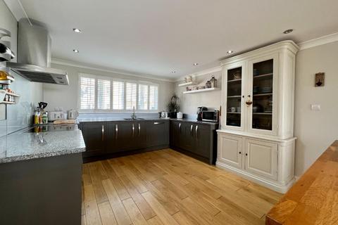 50 Lower Corniche, Hythe, CT21 5TP