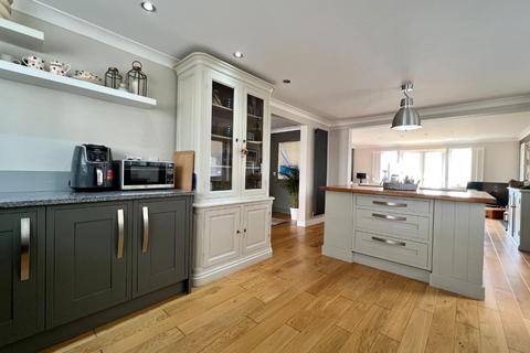 50 Lower Corniche, Hythe, CT21 5TP