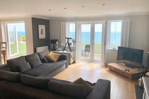 50 Lower Corniche, Hythe, CT21 5TP