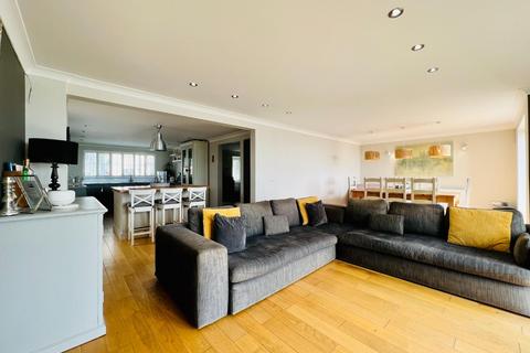 50 Lower Corniche, Hythe, CT21 5TP