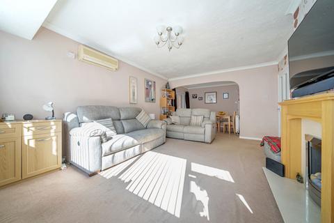 18 Kennet Way, Oakley, Basingstoke, RG23 7AN
