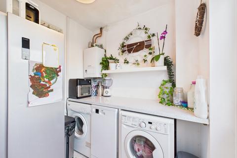 3 bedroom semi-detached house for sale, Stanbury Road, Hull, HU6 7BU