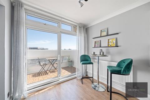 2 bedroom property for sale, Grantham Road, London