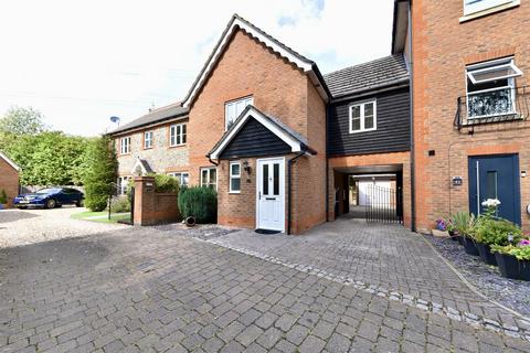 4 bedroom terraced house for sale, The Beacons, Stevenage