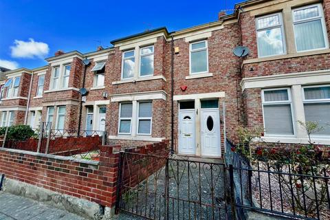 3 bedroom flat for sale, Claremont North Avenue, Gateshead