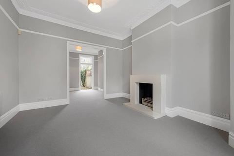 4 bedroom terraced house to rent, Bennerley Road, Between the Commons, London, SW11