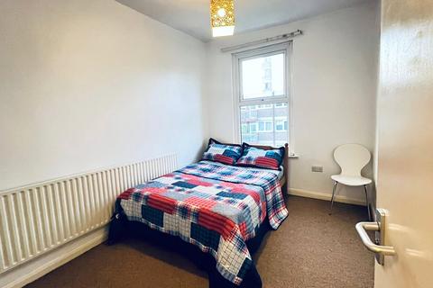 5 bedroom apartment to rent, Malden Road, London, NW5