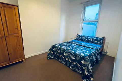 5 bedroom apartment to rent, Malden Road, London, NW5