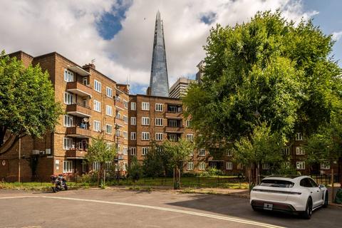 2 bedroom flat for sale, Tennis Street, London Bridge, London, SE1