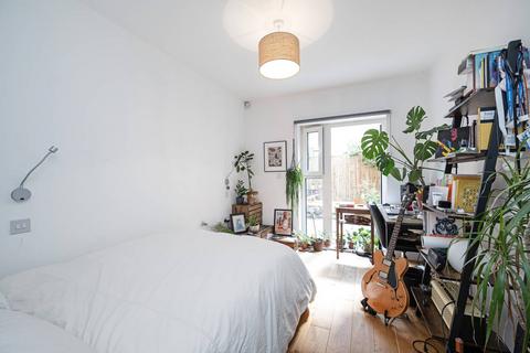 3 bedroom flat to rent, Andre Street, Hackney Downs, London, E8