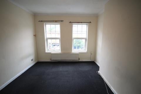 3 bedroom flat to rent, Brent Street, Hendon, London NW4